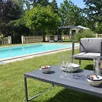 Modern In The Heart Of Chateau De Champagnat Nyaraló *