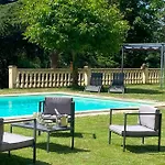 Nyaraló Modern In The Heart Of Chateau De Champagnat Cusset