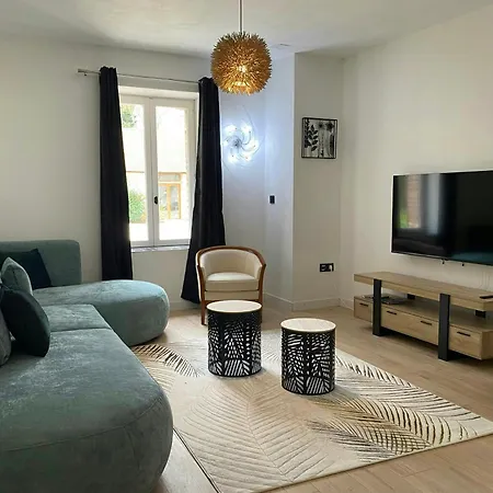 Modern In The Heart Of Chateau De Champagnat Hébergement de vacances *