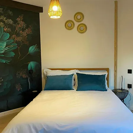 Hébergement de vacances Modern In The Heart Of Chateau De Champagnat