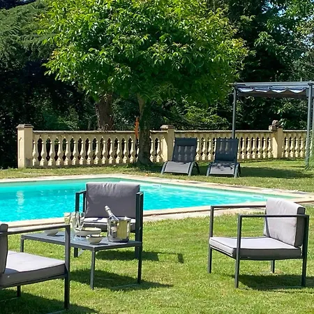 Modern In The Heart Of Chateau De Champagnat Hébergement de vacances Cusset