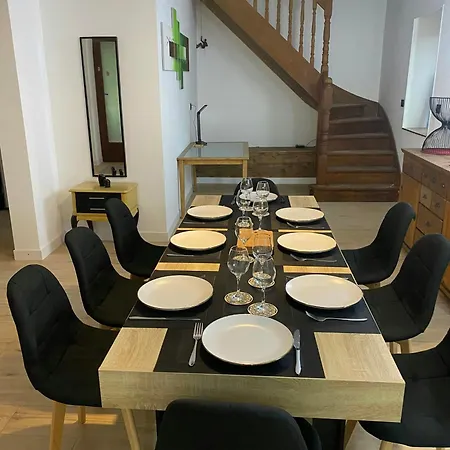 Hébergement de vacances Modern In The Heart Of Chateau De Champagnat Cusset